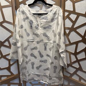 NWT White Waves White and Silver Pineapple Print Women’s Shirt - XL